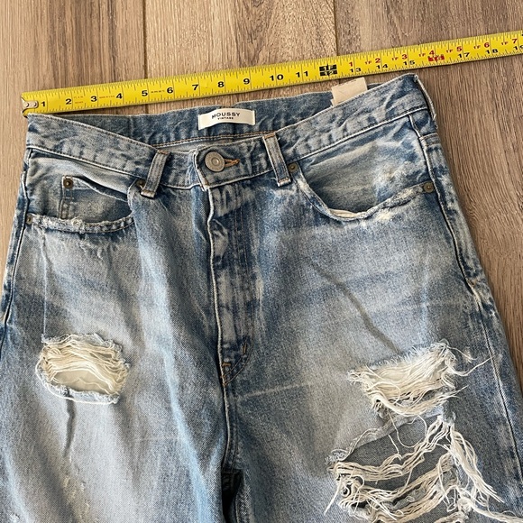 Moussy Vintage Japanese Denim Distressed Jeans
Size 29 High Rise Straight - Picture 9 of 9